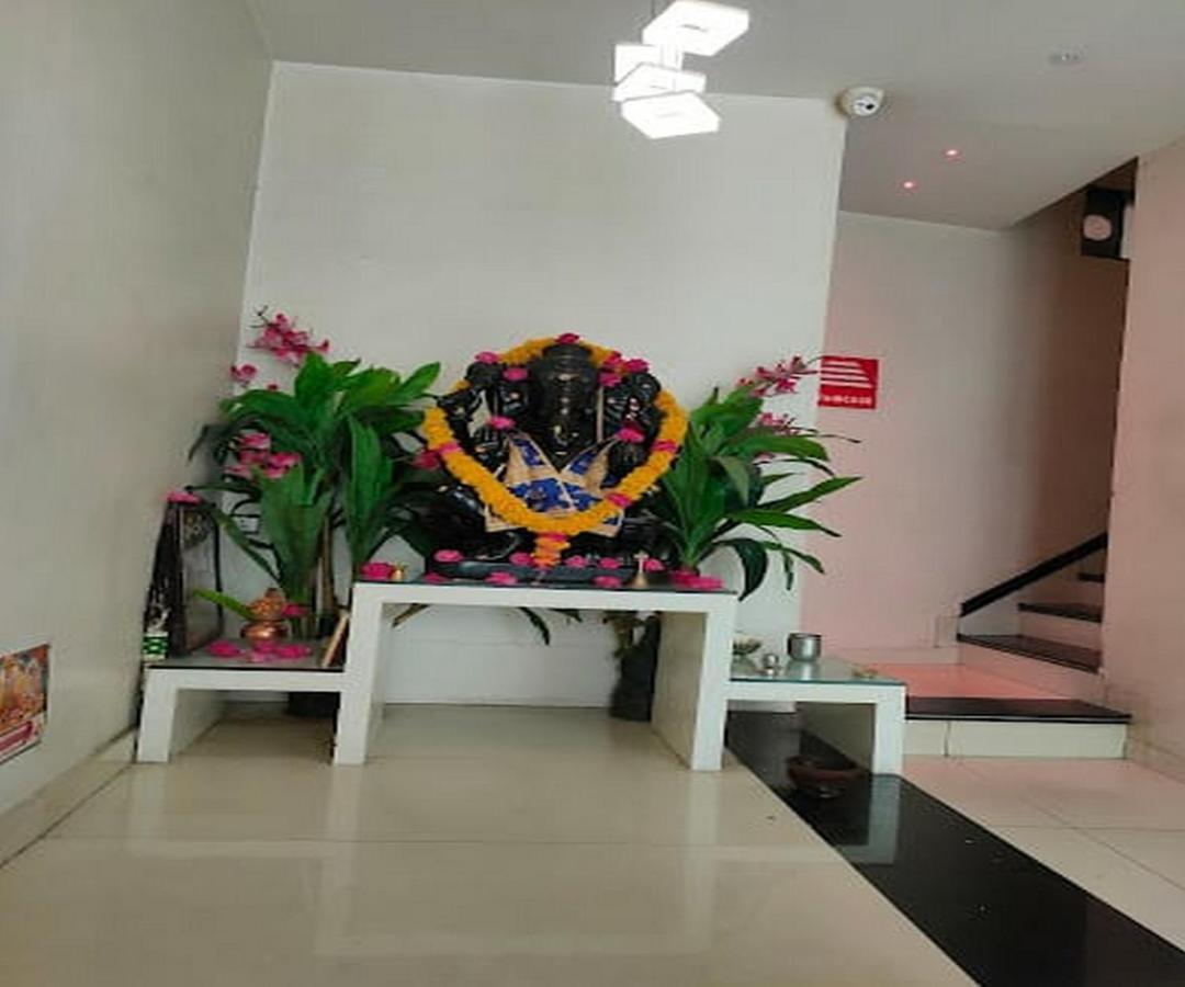 Cherrystay Kiran Inn Indore Esterno foto